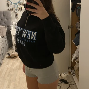 Sweatshirt  - Sweatshirt från Gina tricot. Använd en gång.