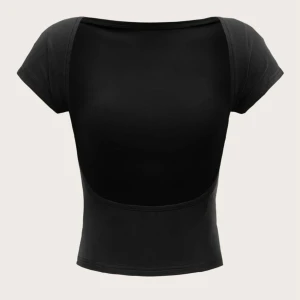 topp med öppenrygg - topp med öppen rygg från Gina tricot. Helt ny, top skick. Nypris: 199. Axlarna går inte ner och toppen sitter superfint på☺️