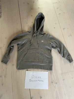 Acne Hoodie -  Acne Hoodie Size - XXS (Sitter lite större) Cond - 9/10 Pris - 550