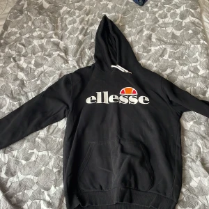 Ellesse hoodie - En bra hoodie säljs för jag inte använder den