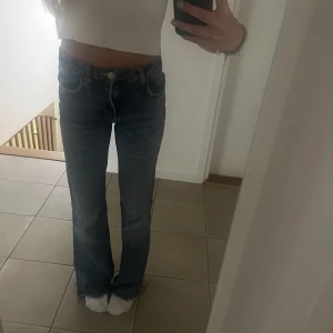 Lågmidjade bootcut jeans - Lågmidjade bootcut jeans från zara.