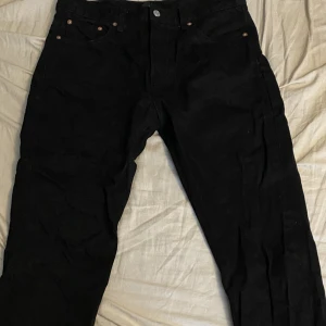 Weekday jeans - Säljer snygga jeans från weekday som är knappt använda. Kontakta om du har någon fråga. Frakt ingår ej😊