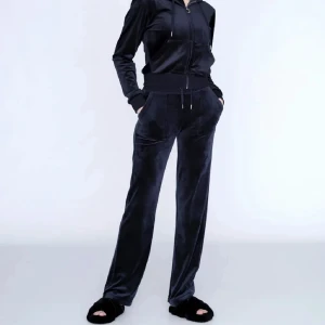 Juicy byxor❤️ - Mörkblåa juicy byxor, änvänder inte längre pga inte min stil❤️ köpta från nk barnavdelning😚