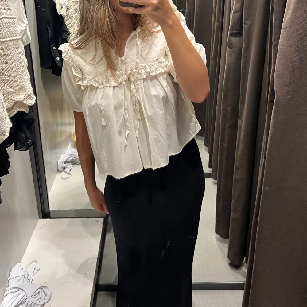 Super söt blus från Zara! Aldrig använd 💓. Toppar.