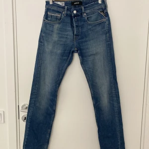 Snygga replay jeans  - Straight fit jeans frå replay, använder inte. Storlek 30.