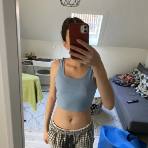 blått linne - blå topp köpt förra året som inte kommer till användning💗 skriv för fler bilder eller frågor!