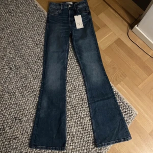 Zara Jeans - Helt nya lågmidjade bootcut jeans från zara