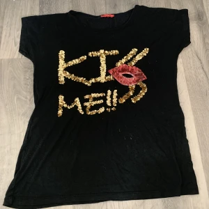 ⚡️💋 - Använd - inga skador - snygg - som ny!