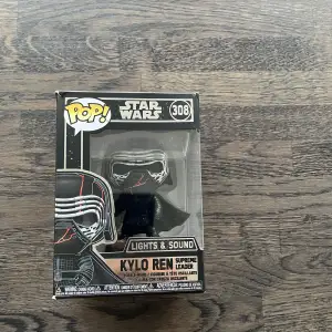 Funko 44599 Star Wars Kylo Ren Light and Sound Vinyl