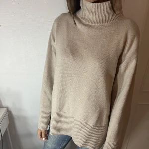 Stickad tröja - Så snygg stickad tröja med krage från HM!💛💛