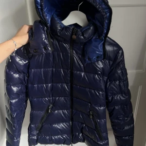 Moncler jacka - Moncler jacka i modellen bady, strl 3 - skriv för fler bilder