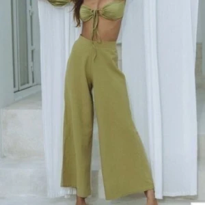 Vida byxor - Vida/högmidja med dragkedja bak.