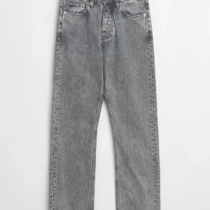 Hope rush denim jeans - Hope rush denim Mid Grey Stone storlek 32. Köpta förra året, tvättade 2 gånger och knappt använda. Lite för långa för mig därav skrap märken bak på hälarna annars som nya. Nypris 1900. Skriv om ni är intresserade eller har frågor/Robin