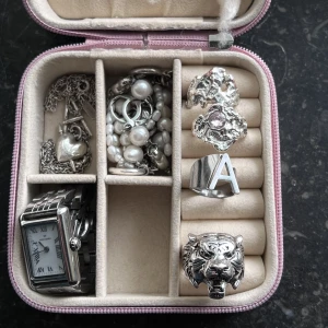 Ring - Säljer denna as coola ringen som inte var min stil riktigt. Inga defekter 🙌☺️