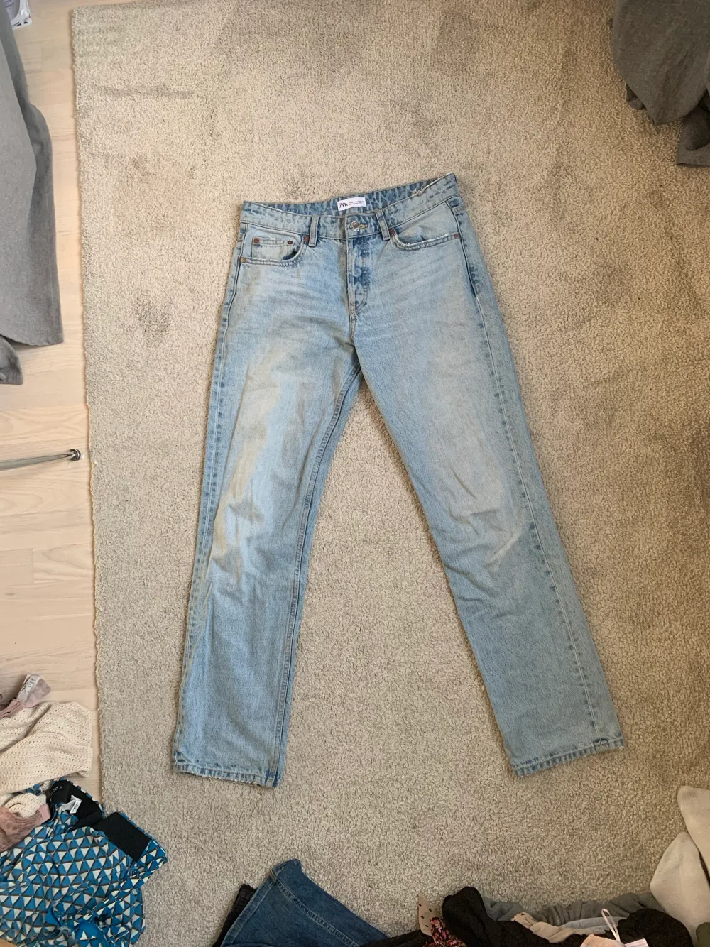 Ljusblå jeans från zara💕. Jeans & Byxor.