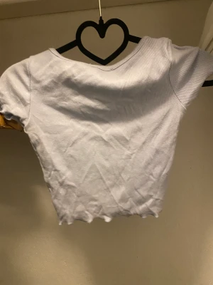 T-shirt - En söt baby blå tröjan använd ibland den är från pull and bear