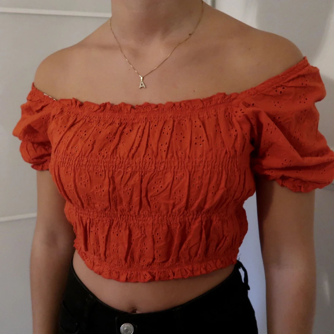 Röd topp med puffiga armar - 90