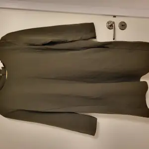En skjortklänning som är ej använd/ en ny tunik 