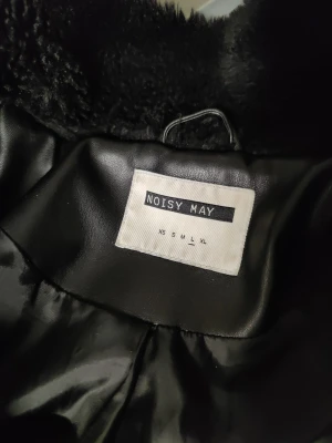 Lurvjacka - Hej säljer denna fina jacka strl xl