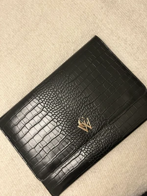 Data fodral - Säljer detta datafodral från carin wester