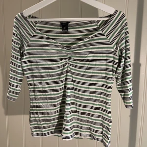 Randig tröja från lindex - Söt uringad trekvartströja i fint skick (aldrig använt) 