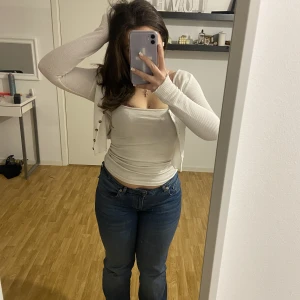 Tröja/kofta - Säljer en jättegullig topp ifrån h&m som man kan ha som kofta eller en vanlig topp!