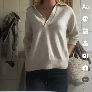 Trekvartsärm tröja  - Säljer denna beige trekvartsärmda tröjan då den inte kommer till användning, använd ett tal gånger, priset kan diskuteras:)