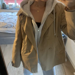 Kappa - tunn beige kappa/trenchcoat 