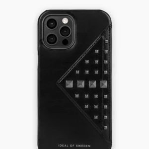 Ideal of Sweden skal - Super snyggt och trendigt mobilskal med nitar och kortficka från ideal of Sweden💕Har haft det sen i våras, säljer för att jag har ny telefon💕Nitarna är guldiga nu men jag tycker det är snyggare🫶🏻 skalet passar iPhone X och xs!