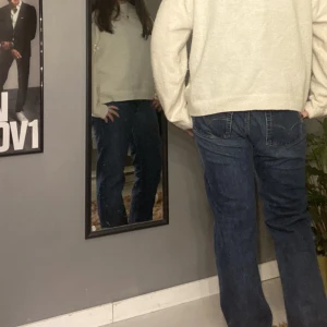 Vintage diesel jeans  - Säljer mammas gamla diesel jeans i bra skick har ett litet hår men inget som stör! Skulle säga att den är i xxs/xs!! Högmidjade!