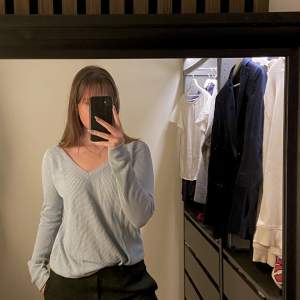 Jättehärlig ljusblå stickad tröja från Vero Moda strl M.  Skriv för fler bilder eller frågor 💘 