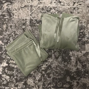 gina velour set - som nya, säljer som sett :) pastell grön i färgen 