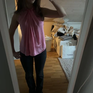 Rosa halternecktopp  - Rosa halternecktopp från zara. Storlek XS jättebra skick!