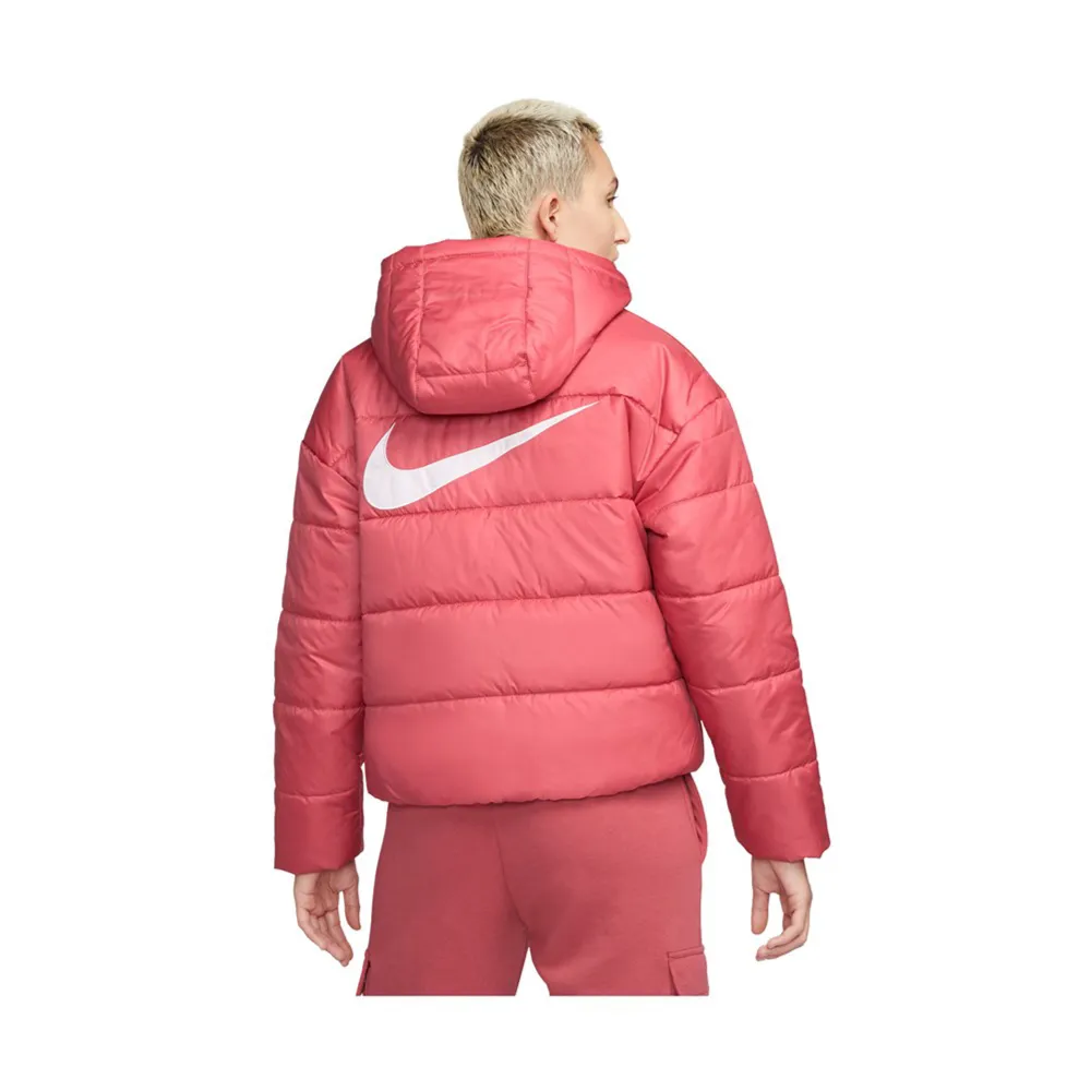 Jag fick en ny rosa Nike jacka som jag aldrig har använt tidigare då jag fortfarande har prislappen kvar.. Jackor.