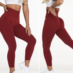 Nvgtn solid seamless tights strl XS - Helt oanvända tights från Nvgtn i modellen solid seamless färgen carmine/vinröd. 