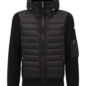 Moncler cardigan helt ny svart. 