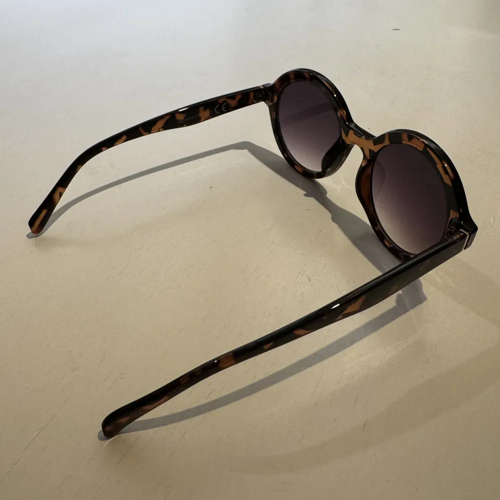 Solglasögon från Vero Moda. Använda 1 gång. . Accessoarer.