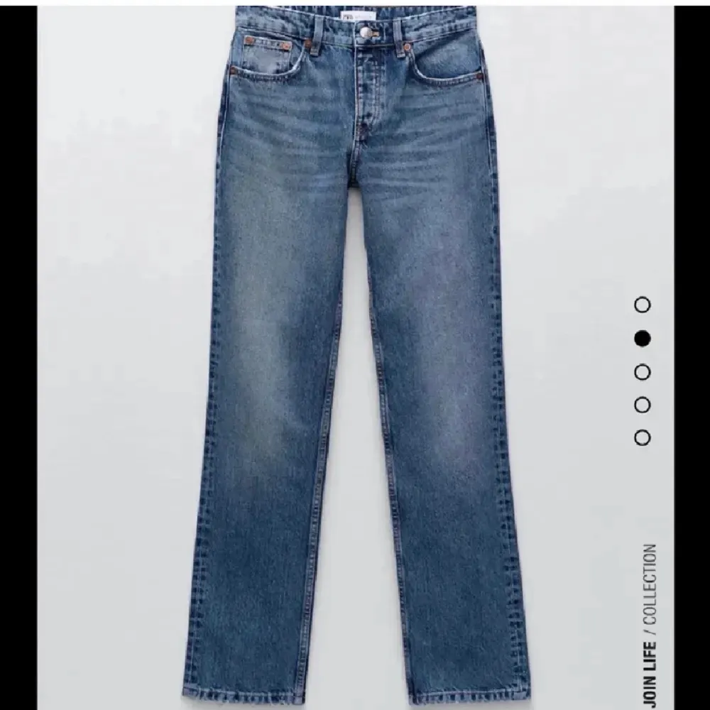 Säljer dessa jeans, as snygga!! ❤️❤️ köparen står för frakt! . Jeans & Byxor.