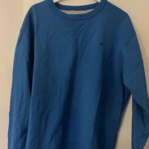 Champion sweatshirt - Helt ny blå champion tröja, en modell som inte finns längre. 
