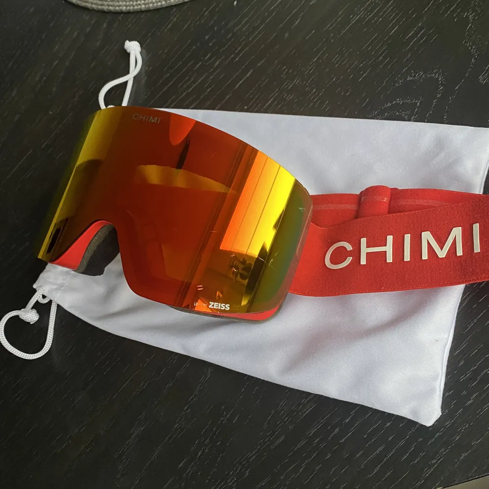 Röda skidglasögon från Chimi, skriv för fler bilder❤️‍🔥. Accessoarer.