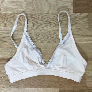 Ljusrosa Bralette / BH  - Från twilfit i strl S 