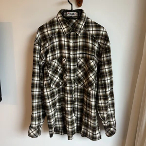 Skjorta - Tjockare material på denna skjorta 