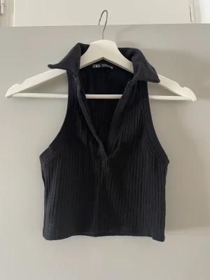 Linne med krage - Ribbat linne från Zara i mycket bra skick