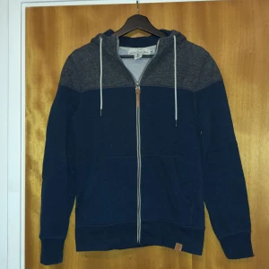 Navy zip up hoodie - I bra skick 