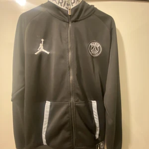 Psg Jordan hoodie - Storlek Medium