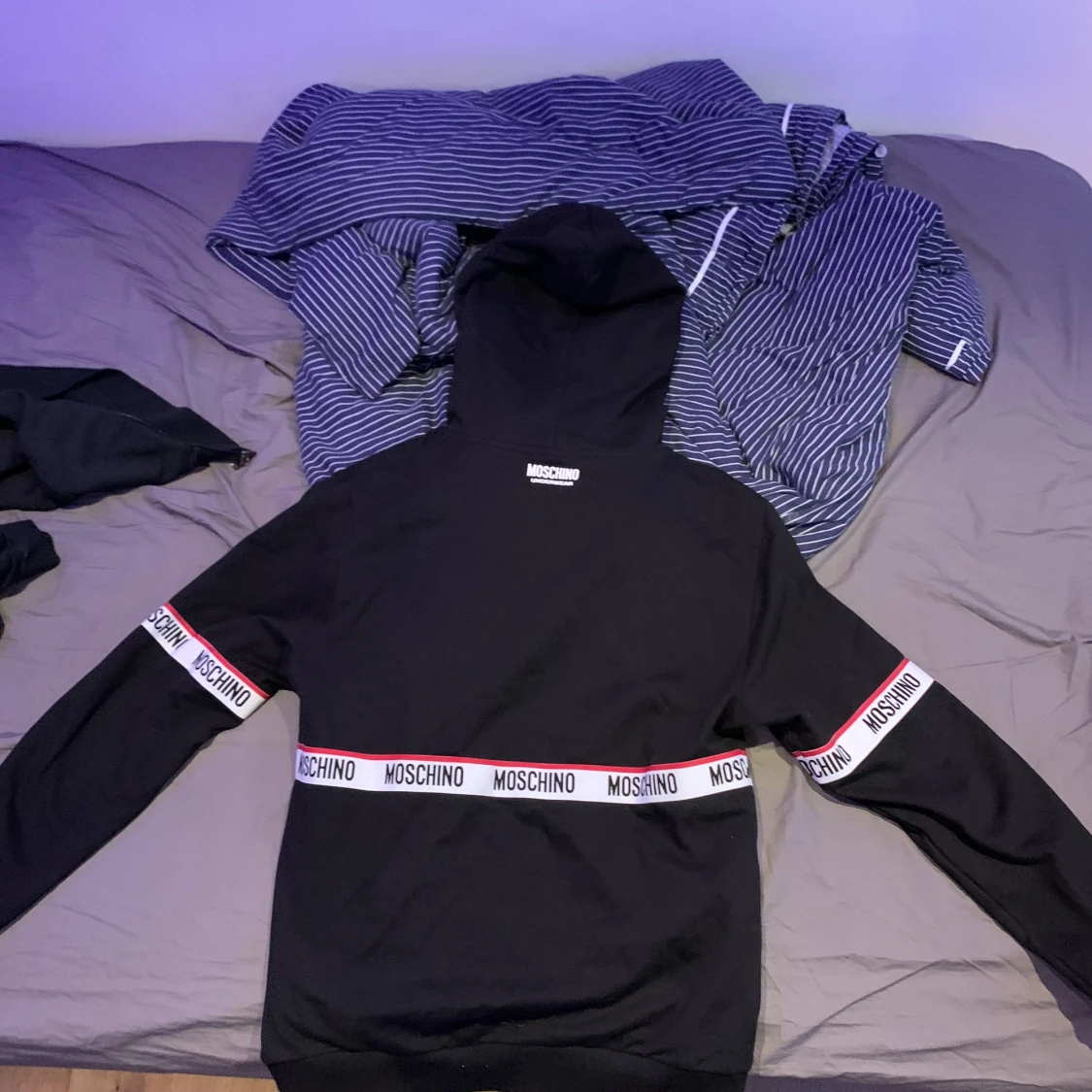 Moshino hoodie  - 90