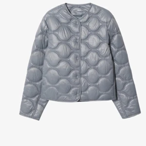 Mango jacka  - Säljer den här jackan från Mango! Jackan är i nyskick❤️ Nypris 599kr   