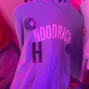 Hoodrich st L - 7,5/10 i skick. Saknar dock snören. Annars väldigt bra 