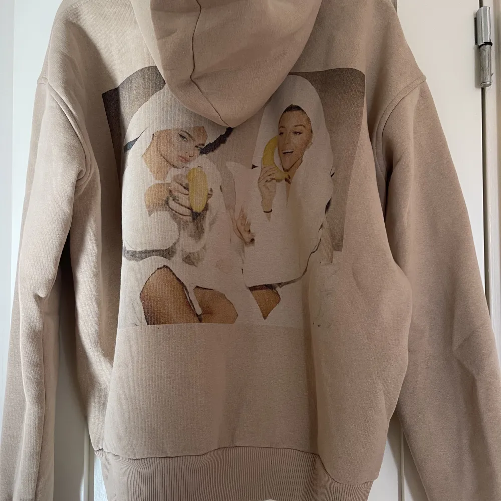Alice & Bianca hoodie som inte kommer till användning, extremt skönt material!!. Hoodies.