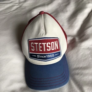 Stetson keps - Den är lite trasig där bak därav priset 